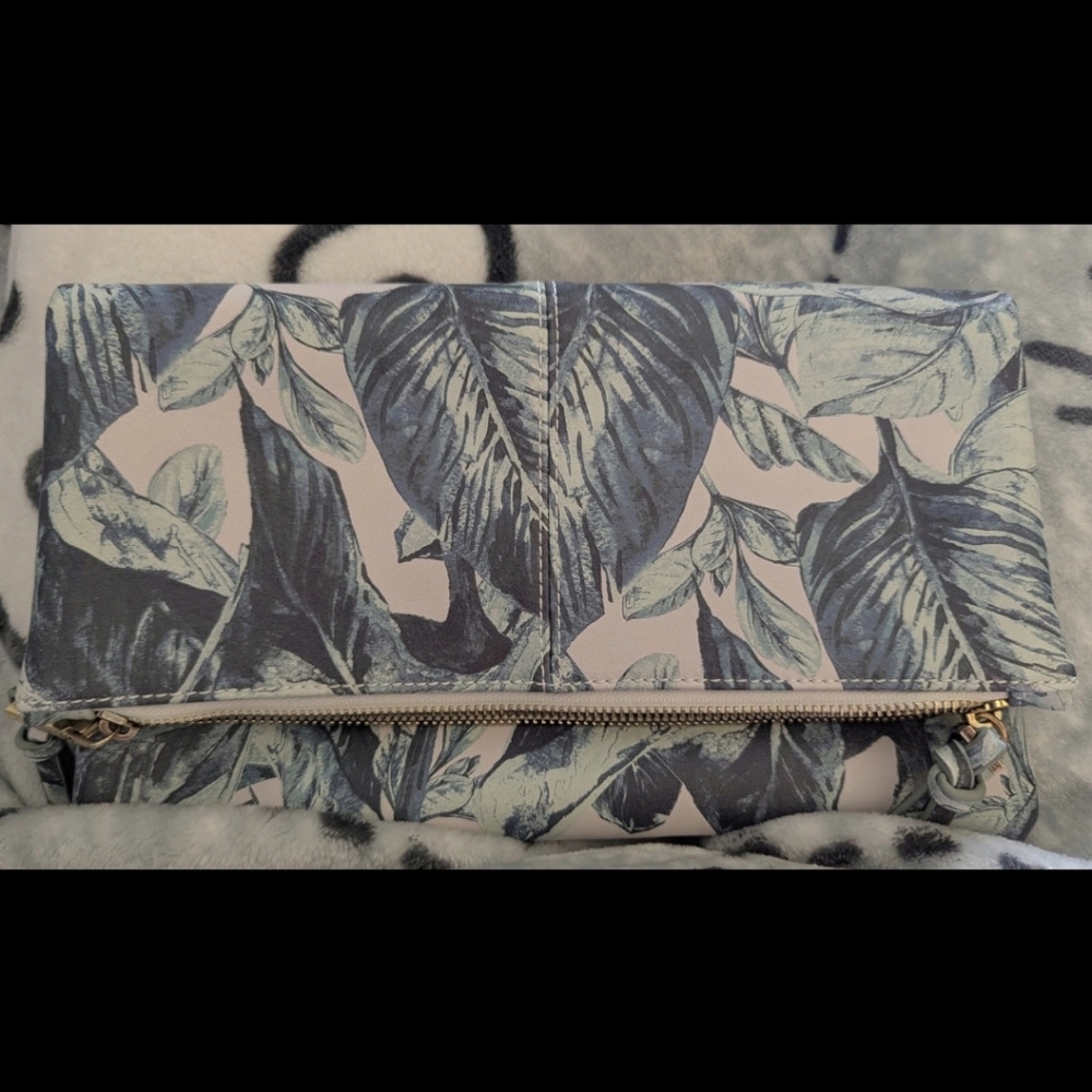 Folding, clutch, zipper closure, magnetic closure